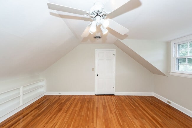 Building Photo - 6 Bedroom, 2.5 Bath House in Drayton on th...
