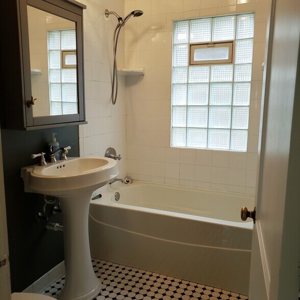 Bathroom - 3360 S Kinnickinnic Ave