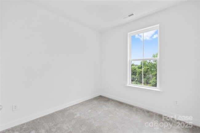 Building Photo - 5018 Layman Dr