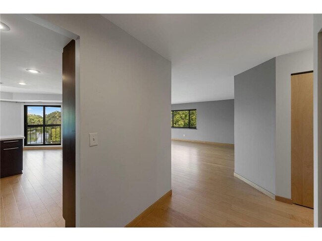 Building Photo - 2885 Knox Ave S