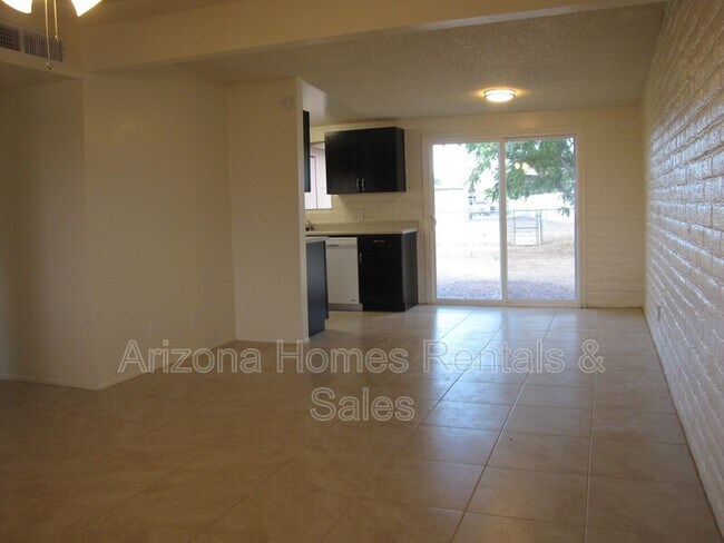 Building Photo - 7631 E Apple Tree Dr