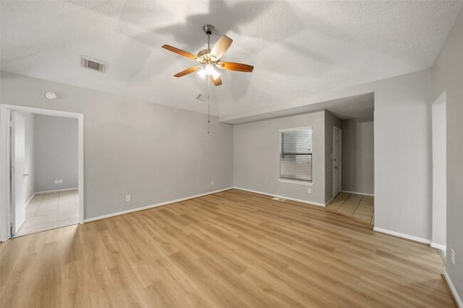 Building Photo - 25 Shady Oak Ln