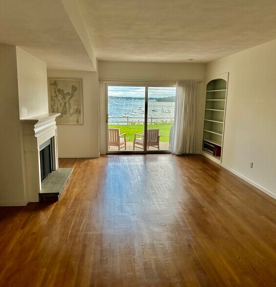 Building Photo - 4480 Post Rd