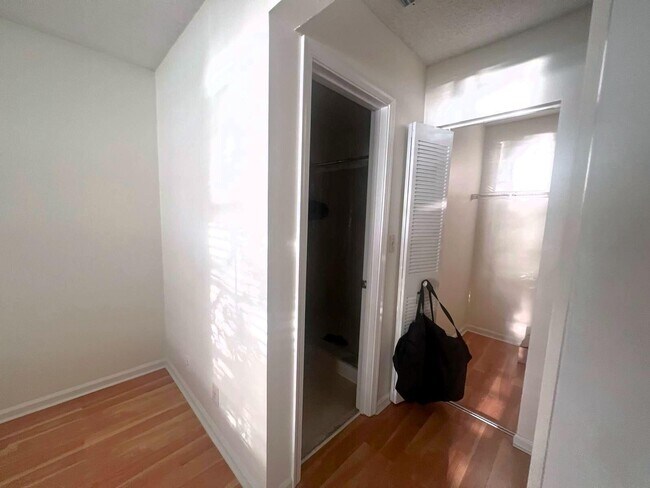 Building Photo - 2900 Olivewood Terrace