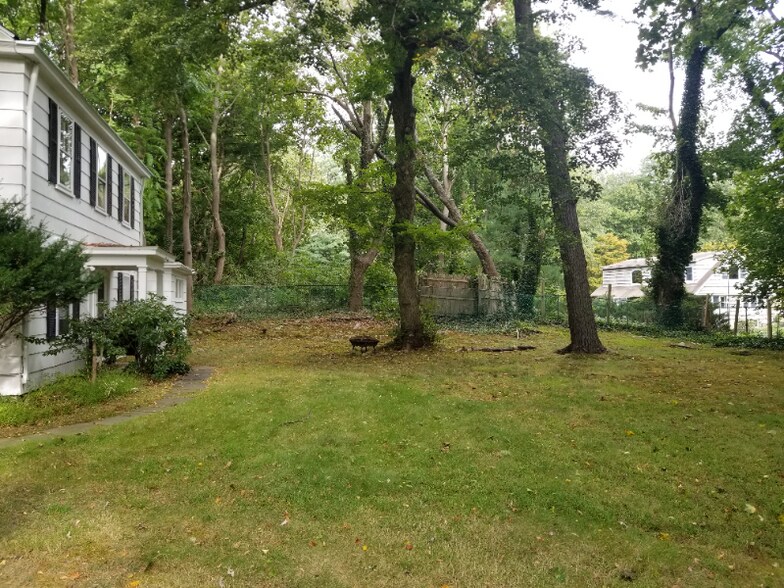 Building Photo - 126 Plainview Rd