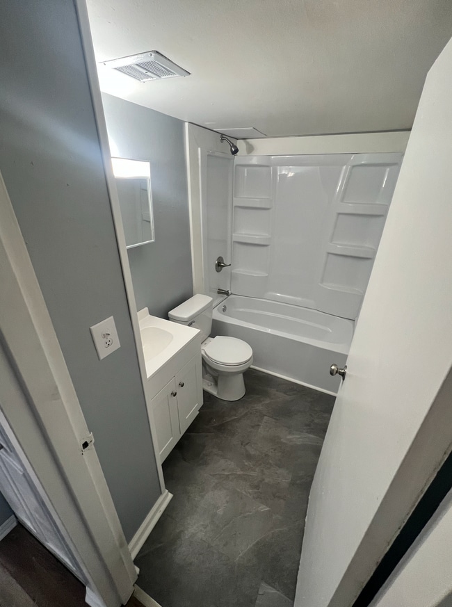 Building Photo - 116 Willow St