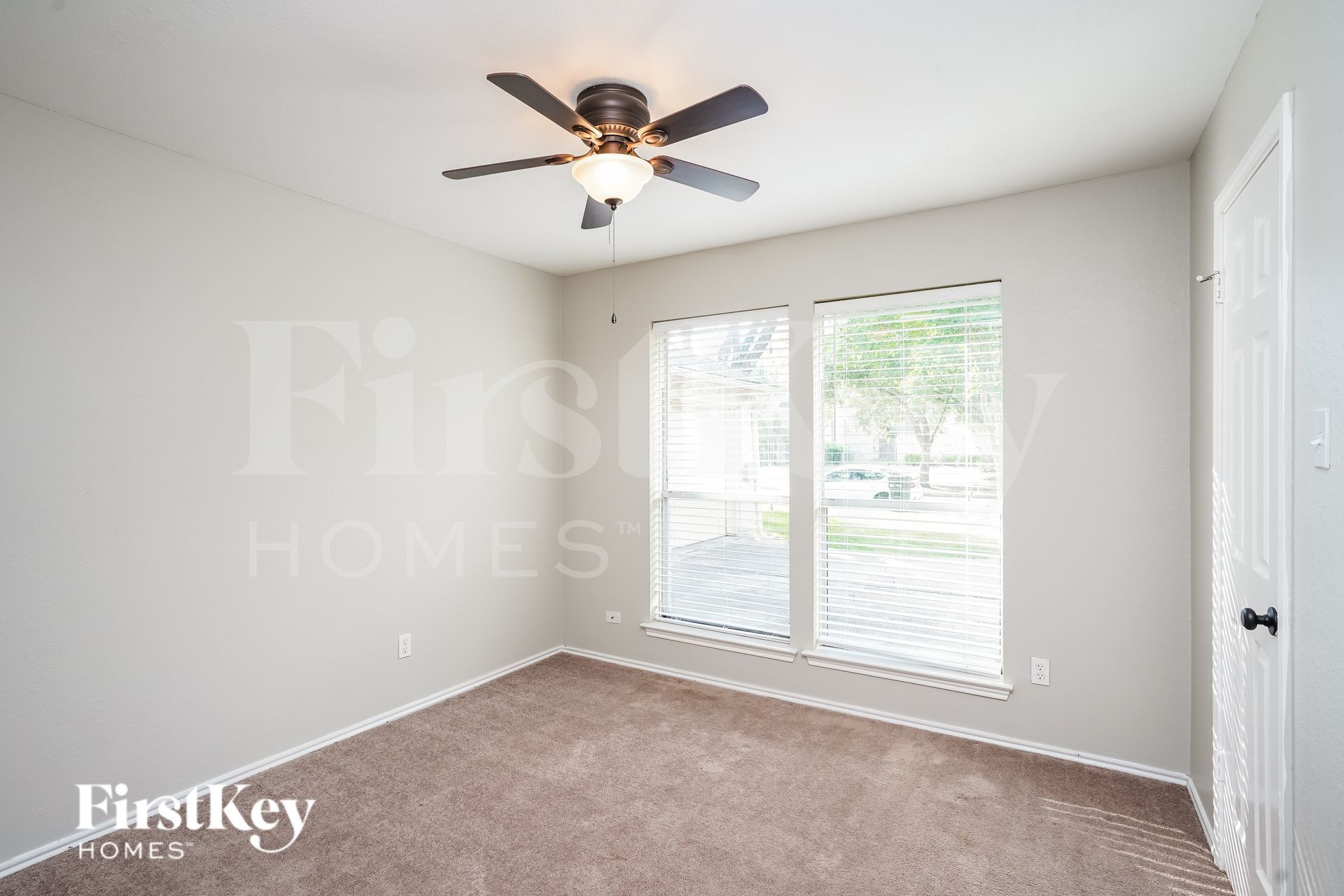 Building Photo - 2338 Loyanne Dr