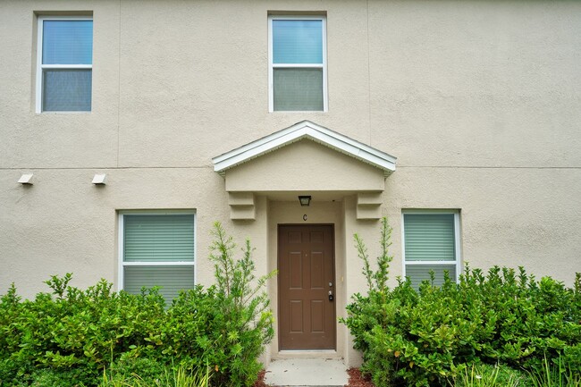 Building Photo - Spacious 3-Bdrm Townhome in Orlando's Gate...