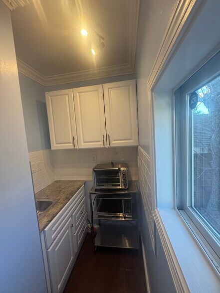 Building Photo - 95 Bynner St