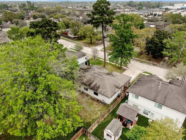 Building Photo - 28715 Fox Lynn Dr