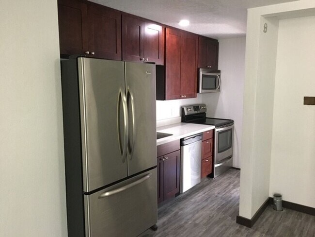 Building Photo - Larry Duplex
