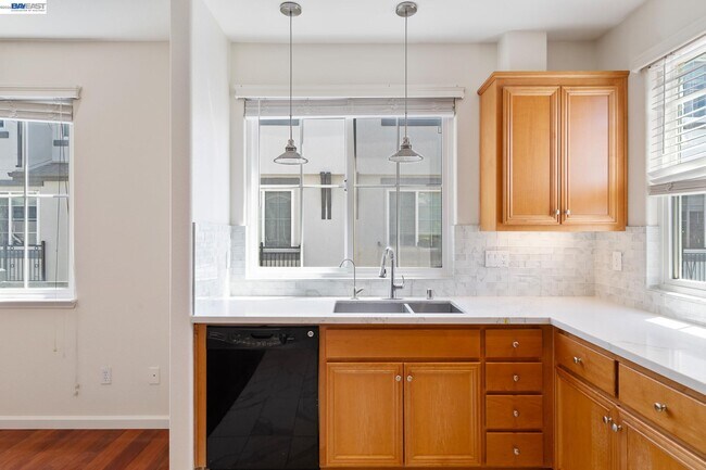 Building Photo - 7981 Bellina St