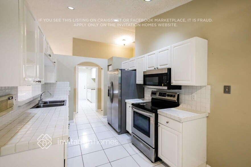 Building Photo - 7570 NW 47th Ave