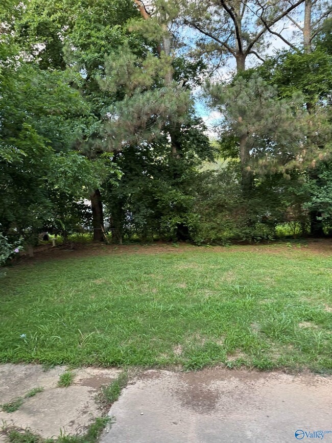 Building Photo - 902 Danmann Cir SE