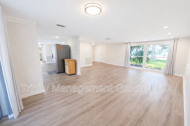 Building Photo - 8605 Wagon Wheel Ln