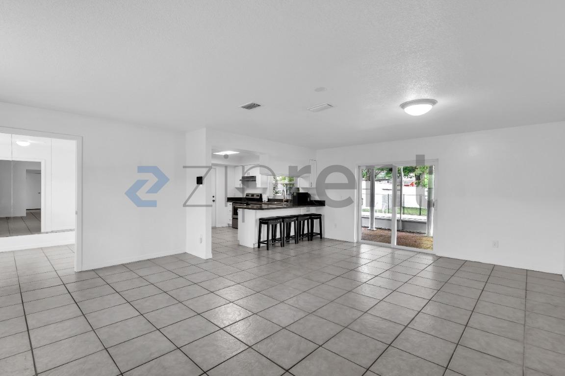 Building Photo - Unit