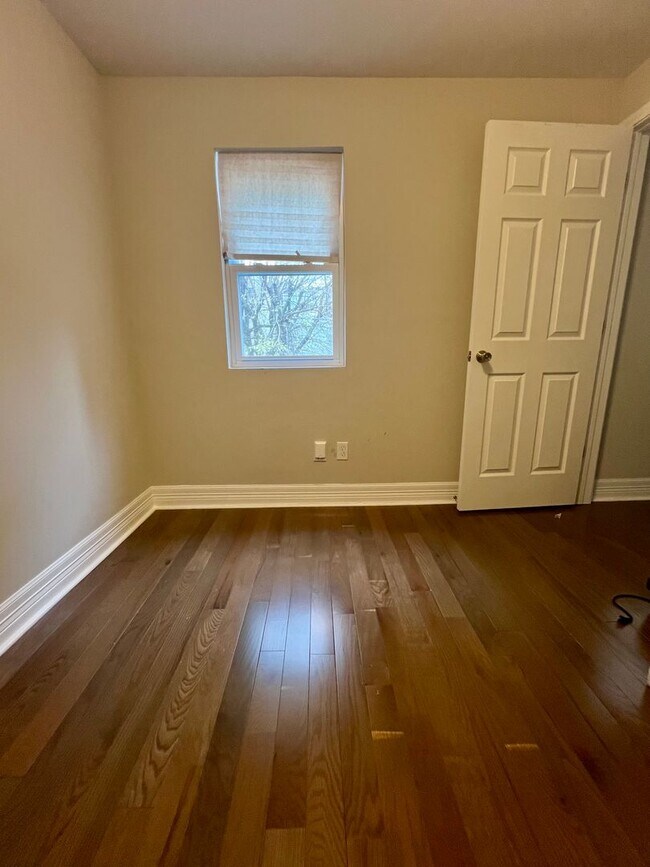 Building Photo - Stunning 3-Bedroom Townhome in Francisville! Available NOW!