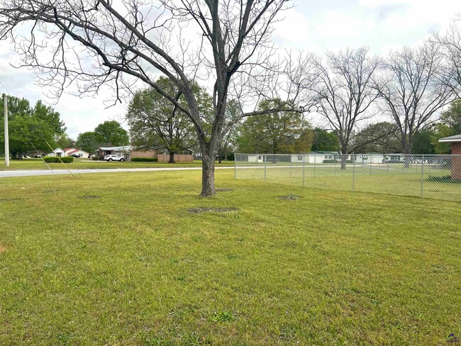 Building Photo - 482 Lake Joy Rd