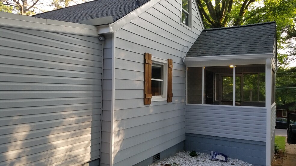 Side yard / Driveway - 1920 Wildwood Dr