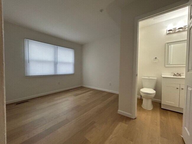 Building Photo - 216 Whitherspoon Ln