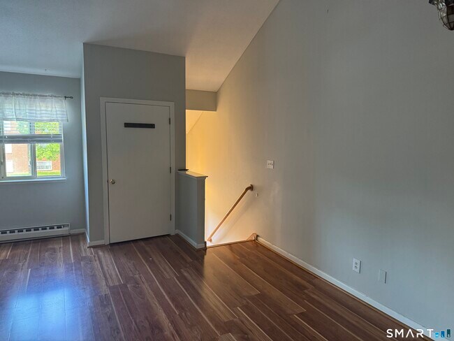 Building Photo - 422 Emmett St