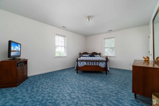 Building Photo - Waterfront, furnished home with a boat dock