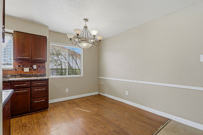 Building Photo - 3-Bedroom Duplex with Refrigerated AC.