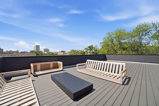 Building Photo - 5039 N Winthrop Ave