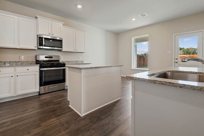 Building Photo - 15826 Berry Hl Dr