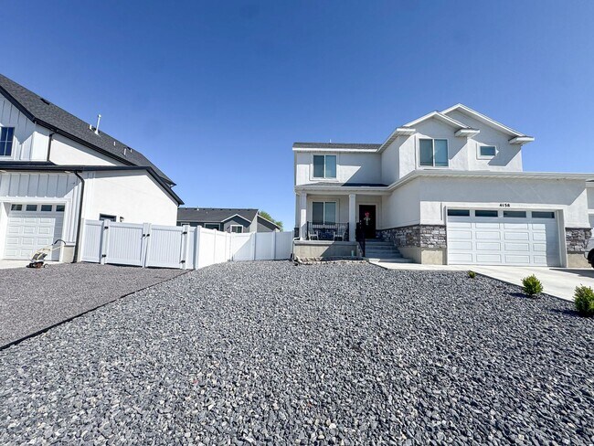 Building Photo - Modern 4 Bed 3.5 Bath Home in Syracuse | Bonus Room + Fenced Yard + 86” TV Included