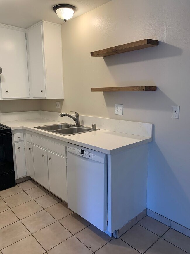 Building Photo - 5510 Armitos Ave