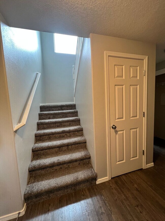 Building Photo - Beautifully Updated Home in Sage Point School District!