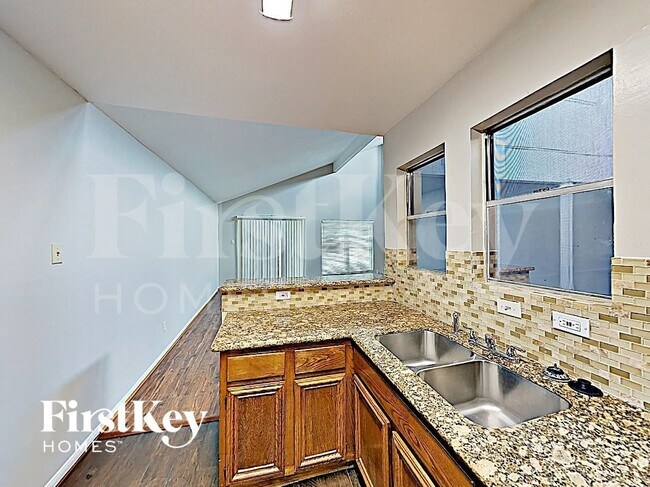 Building Photo - 1308 Wilson Dr