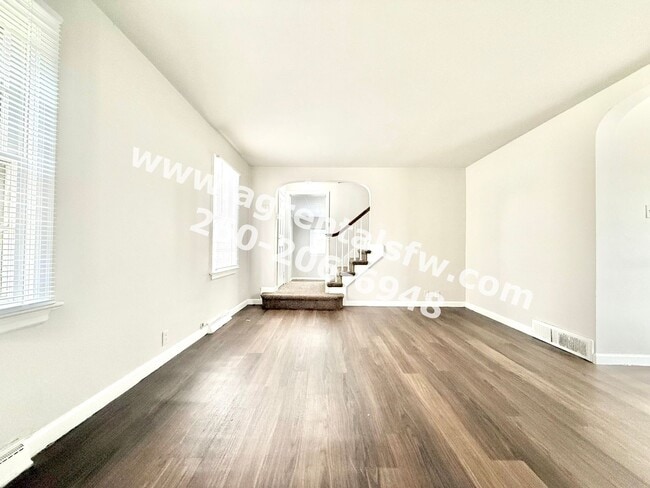 Building Photo - 3 Bedroom House