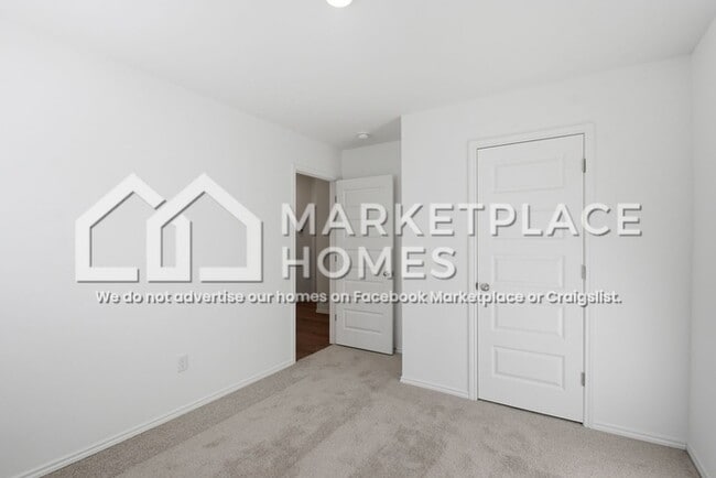 Building Photo - 800 NE 102nd Ter