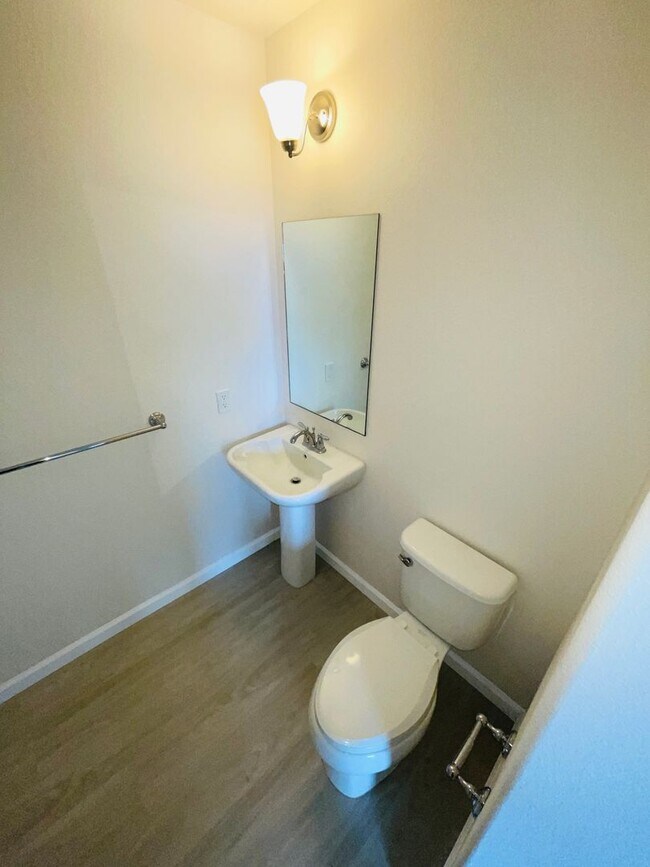 Building Photo - Kahiwelo at Makakilo 3 bedroom home for rent