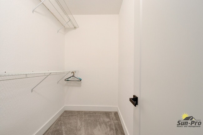 Building Photo - 700 Pine Shores Cir