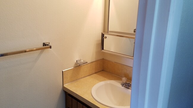 Building Photo - COLONIAL PARK CONDO NEAR LLANO ESTACADO AN...