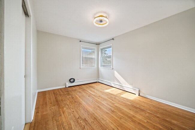 Building Photo - 929 S Oak Park Ave