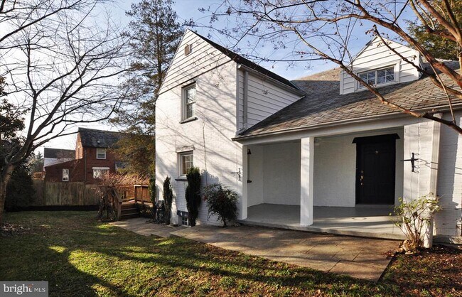 Building Photo - 4630 River Rd