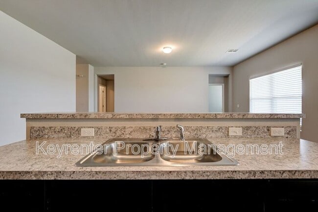 Building Photo - 9440 SW 44th Terrace