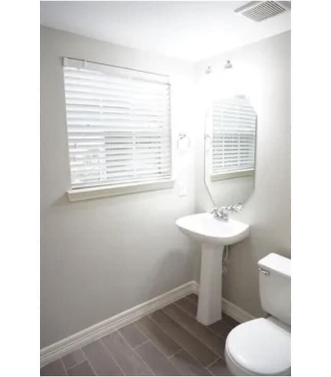 Building Photo - 16019 Summerville Lake Dr