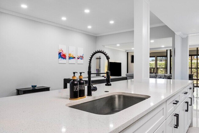 Building Photo - 6727 Palermo Way