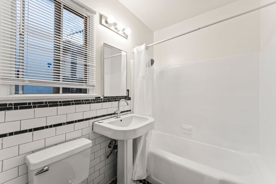 Building Photo - 12109 Washington Pl