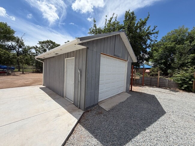 Building Photo - 3 Bedroom Single Story Home Available Near E Main Street & Hwy 314 SW in Los Lunas!