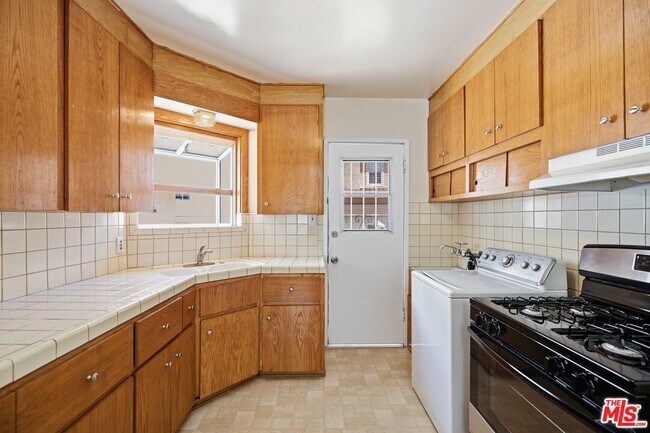 Building Photo - 4142 Lincoln Ave