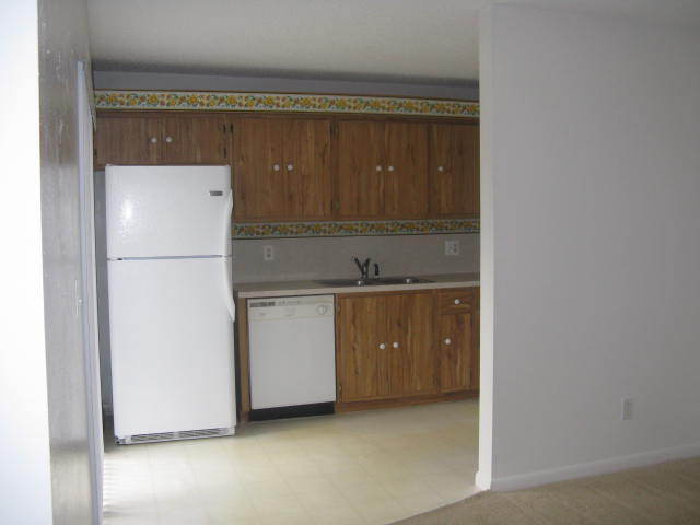 Building Photo - Parkwoods 5576-4