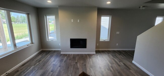 Building Photo - Modern 3 bed 2.5 bath twinhome in South Bismarck