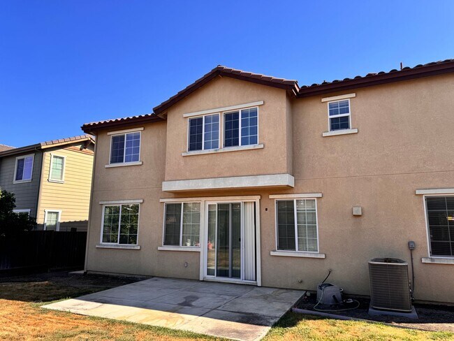 Building Photo - 323 Lasata Dr