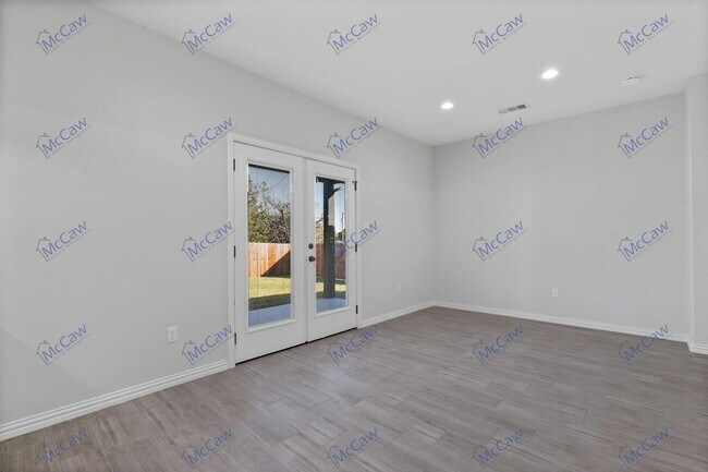 Building Photo - 2524 Creek Dr